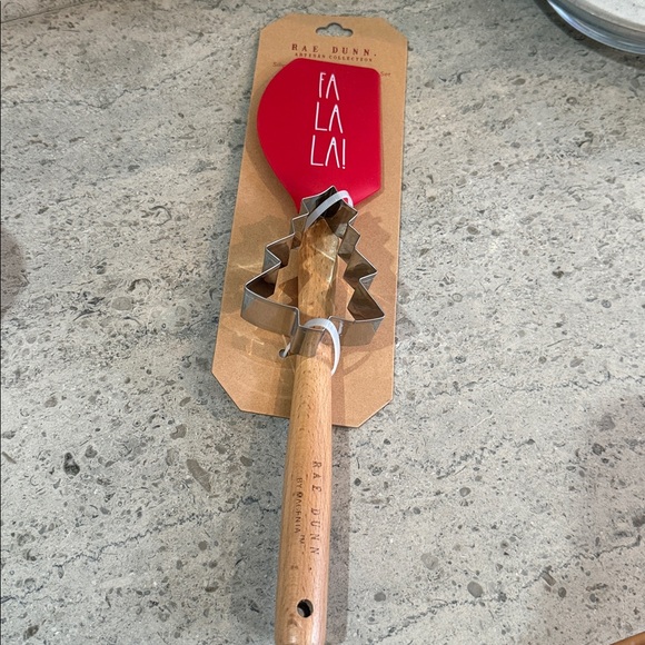 Rae Dunn “Santa” Ceramic Mug With “Fa La La” Spatula and Cookie Cutter Set. - Picture 7 of 10